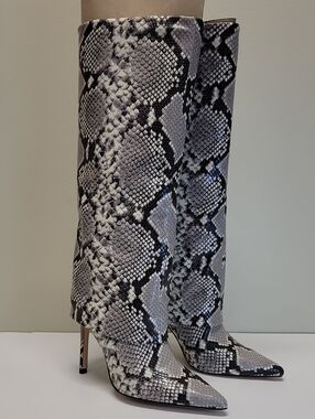 GUESS NEW IN BOX Snake-Print Pointed Toe Knee-High Stiletto Boots - Gray/Black